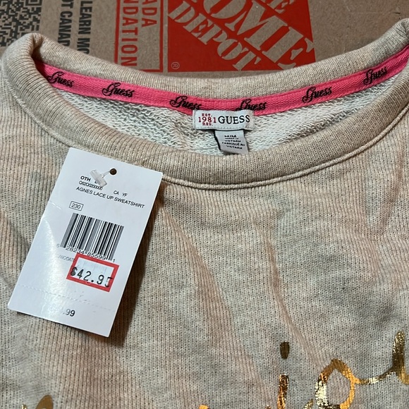 Guess Sweater - size medium - Picture 3 of 4